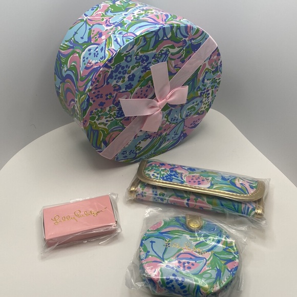 Lilly Pulitzer GWP Relax in Print Feline Good Accessories Box NWT - Picture 3 of 8